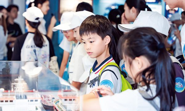 市级示范营学员参观研学粤港澳大湾区青少年国情研习体验馆