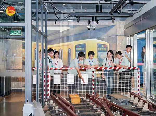 零距离感受城市轨道发展建设