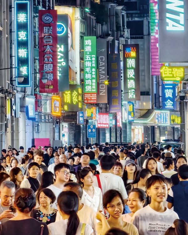 上下九步行街游人如织 袁彬/摄