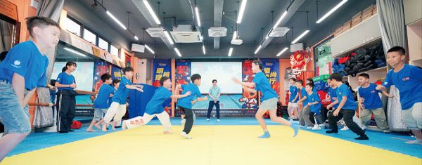 多元课程点燃孩子们的假日热情