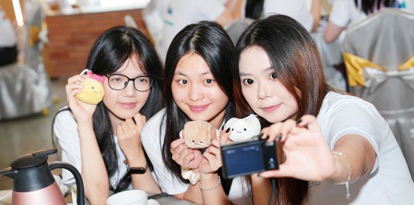 港澳学生拍摄记录实习历程