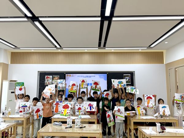 白云区“共青团·伙伴计划”爱心托管班开展美术课堂