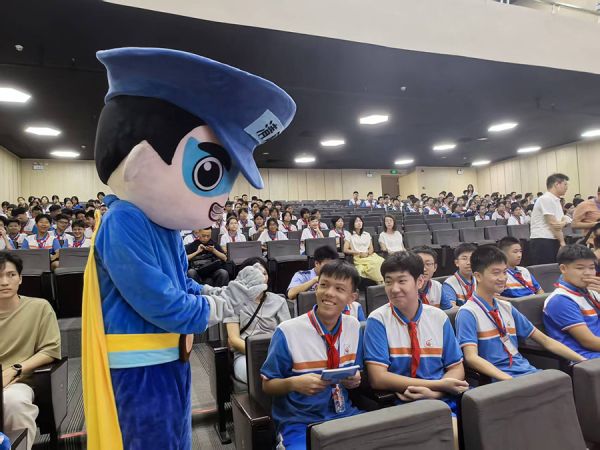 “清风侠”进校园筑牢护苗意识