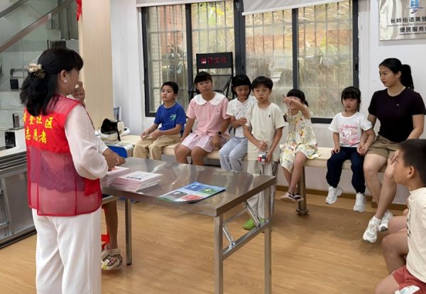 护苗宣传走进社区家庭
