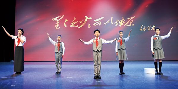 越秀区越秀少年红队带来表演《请回答,1926》