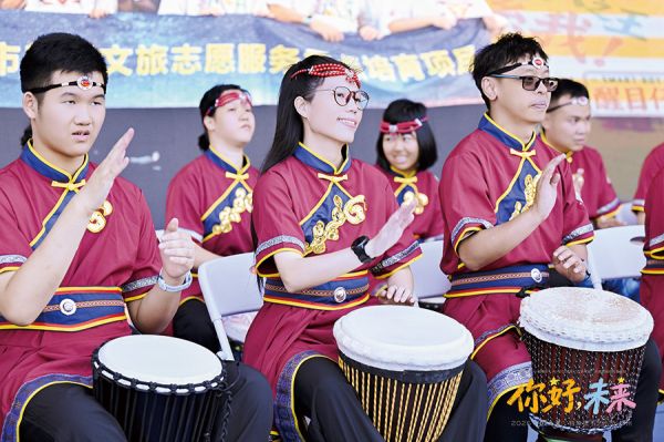 鼓乐合奏尽显蓬勃活力